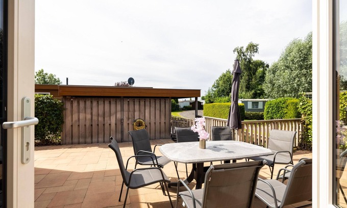 Bantega Ski Chalet | Spacious chalet in Friesland, including a sloop