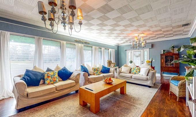 Plant City House | Spacious Designer Home with Private Solar-Heated Pool, Treehouse & Sunroom