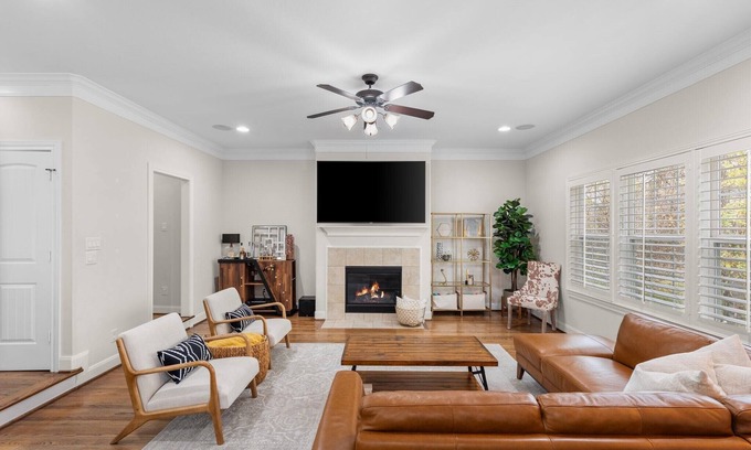 Shady Acres House | Spacious Heights 3BR home w/putting green, balconies & walkable to hotspots