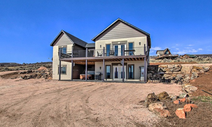 Sweetwater House | Spacious Home w/Mtn Views: 2 Mi to Bear Lake!