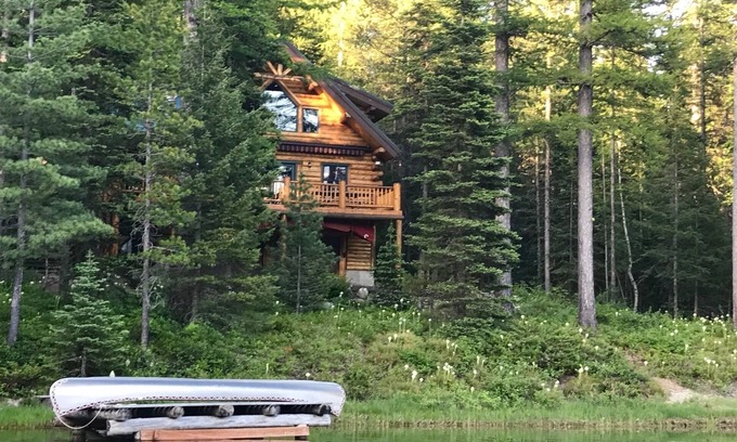 Columbia Falls Cabin | Spacious Lakefront Log Cabin "Gem" by Glacier Park
