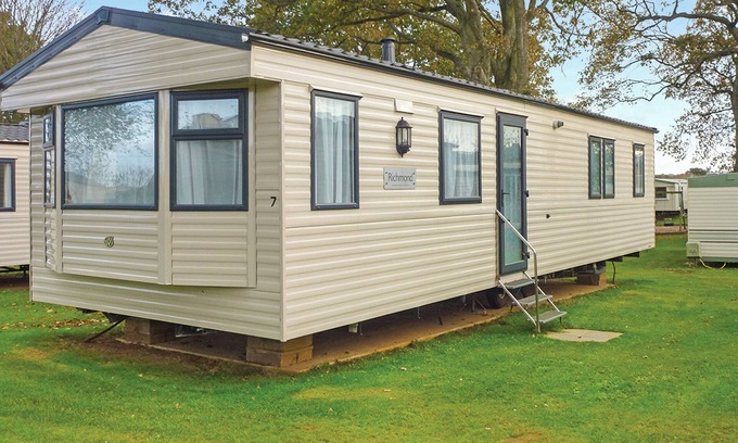 Sandown House | Spacious modern caravan with one double and two twin.