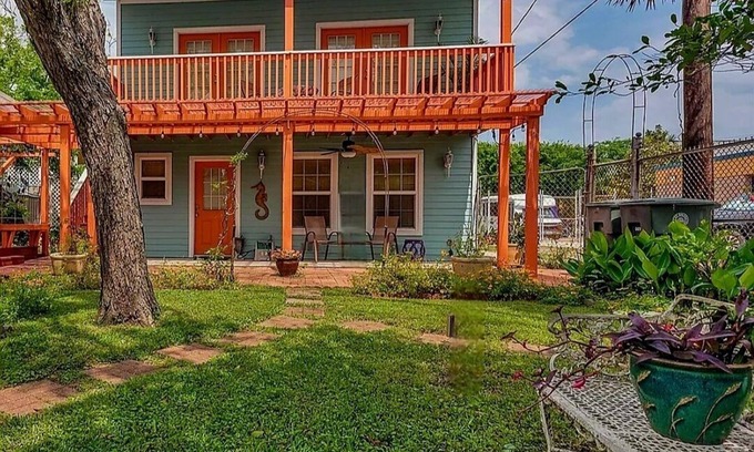 San Jacinto Apartment | Spacious Upstairs Studio with Balcony steps from the beautiful Seawall & Beach