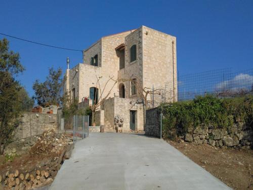 Margarites Villa | Spacious Villa in Margarites with Private Garden