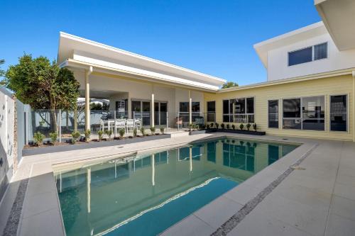 Kingscliff House | Splash House at Kingscliff - Pet Friendly with Pool