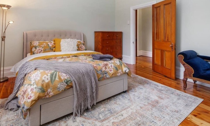 Woodville Park House | Stanley Stay - 3 Bdrms, sleeps 6, parking, wifi