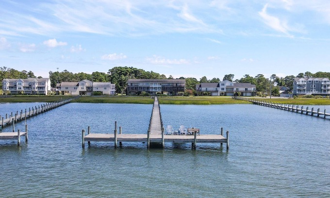 Chincoteague House | Starfish on the Channel - New waterfront townhome with golf cart!