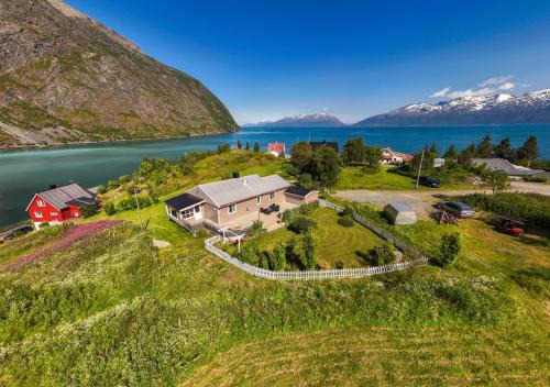 Koppangen House | Stay where the mountains begin