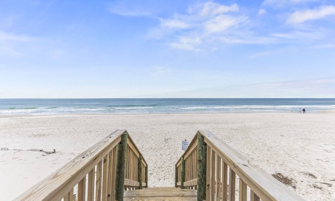Gulf Shores Cottage | Steps from the Beach*Pool*Pier on Little Lagoon