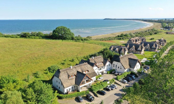 Lobbe Apartment | strandnah mit Balkon, gratis Nutzung vom AHOI Erlebnisbad und Sauna in Sellin - Strandhaus Mönchgut FeWo21
