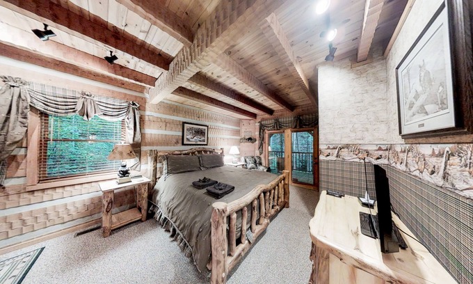 Gatlinburg - Pigeon Forge Cabin | Streamsong Secluded Creek View Cabin with Hot Tub and Pool Table by RedAwning