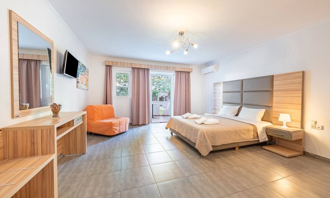 Anthousa Apartment | Studio Apartment 'Deluxe 2 Adults - D' with Shared Terrace, Wi-Fi and Air Conditioning