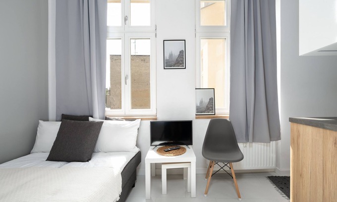 Grunwald Apartment | Studio Gasiorowskich8 by Renters