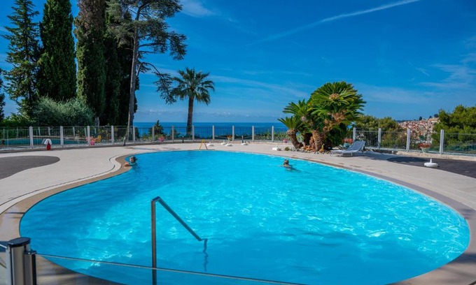 Menton Apartment | Studio Menton Garavan avec piscine à proximité Italie et Monaco