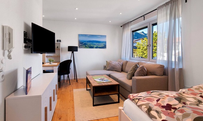 Kreuzfeld Apartment | Studio 'Sophia Inzell - New' with Mountain View and Wi-Fi