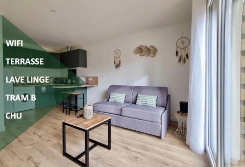 Pessac Apartment | Studio Terrasse wifi parking à 50m du Tram B