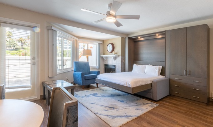 San Clemente Hotel | Studio with Balcony/Kitchen, Free Parking! Close to the beach