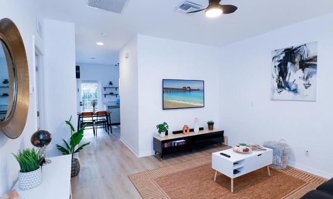 Bonita Shores Apartment | Stunning 2 BR w/private patio in perfect location