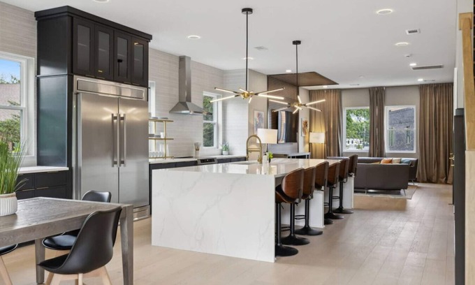 Madison House | Stunning 4 Bedroom/4.5 Bath Home w/Rooftop Deck!
