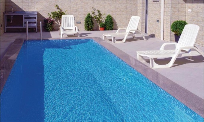 Rozino Apartment | Stunning apartment in Budva with 2 Bedrooms, WiFi and Outdoor swimming pool