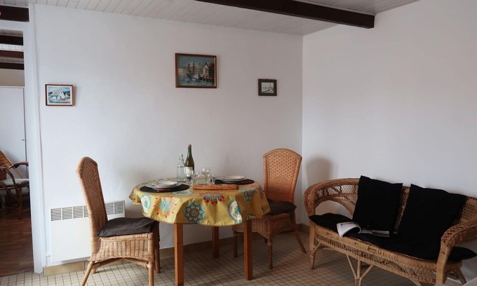Plounevez-Lochrist House | Stunning private villa for 2 guests with pets allowed