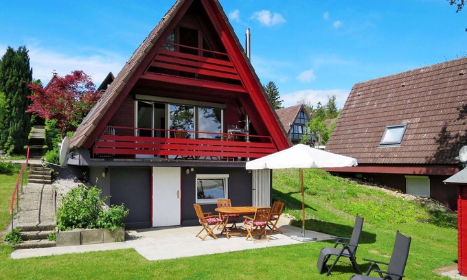 Wilhelmsdorf House | Stunning private villa for 4 people with WIFI, TV, terrace and pets allowed