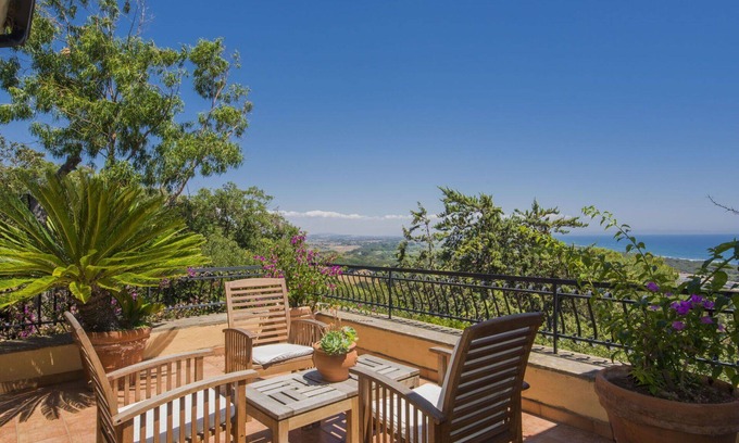 Ansedonia Villa | Stunning private villa for 11 guests with WIFI, TV, terrace and pets allowed