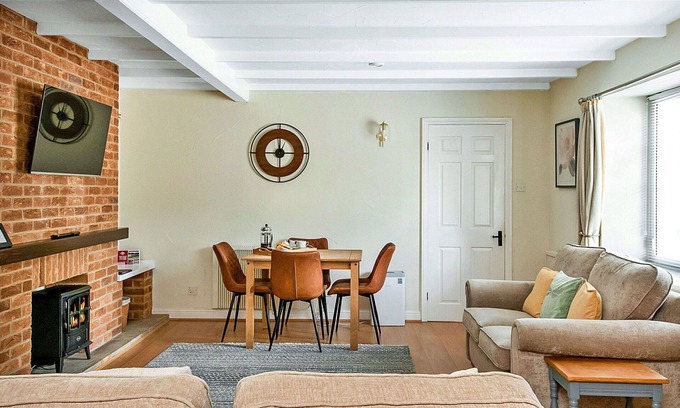 Thirsk House | Stunning villa for 4 people with pool, WIFI, hot tub, terrace and pets allowed