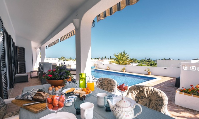 Areias Dos Moinhos Villa | STYLISH 2 BEDROOM VILLA WITH LARGE PRIVATE POOL JUST A SHORT WALK TO CARVOEIRO