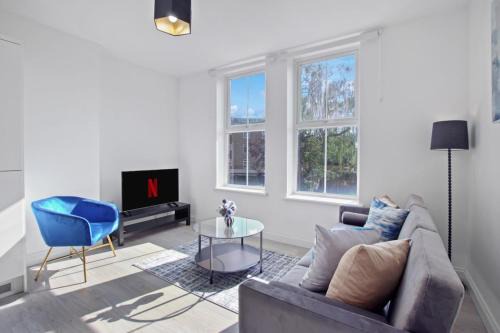 Bedford Apartment | Stylish And Serene I 15 Percent OFF I Sleeps 3 I Super Fast Wi-Fi I Free Parking