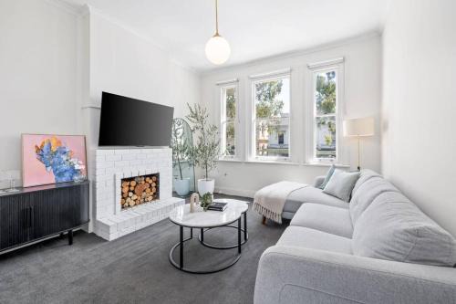 Carlton House | Stylish Carlton- CBD-Fringe 3BR Terrace