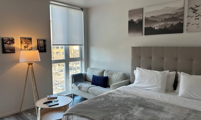 Midtown Sacramento Apartment | Stylish Midtown of Sacramento Luxurious and Spacious Studio at level 6 nice view