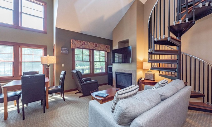 Thayerville Apartment | Suites at Silver Tree: A308 Studio & Loft Standard View