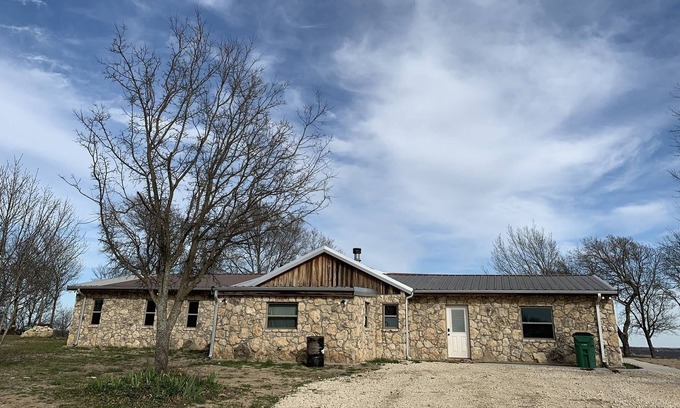 Forestburg House | Summers’ Place Saint Jo Home with a View