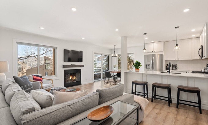 Snowmass Village Condo | Summit Ridge Retreat | Remodeled w/ Slope Views