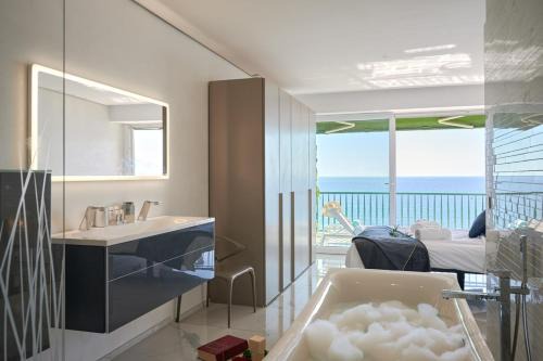 Fabron Apartment | Sunlight Properties - Sky blue - 3 bedroom flat with sea view on the Promenade des Anglais