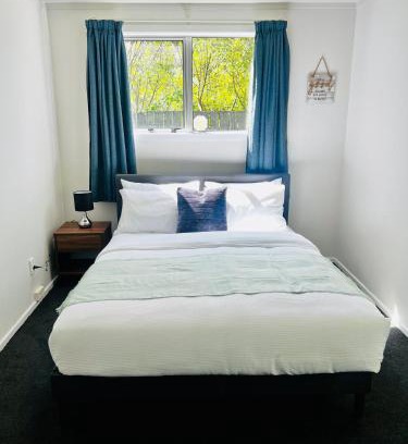 Johnsonville House | Sunny private room with private bathroom