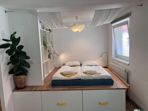 Brevnov Apartment | Sunny studio Prague