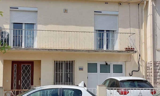 Elne Apartment | Sunny T4 apartment for 4 to 6 people. 4km from the beach.