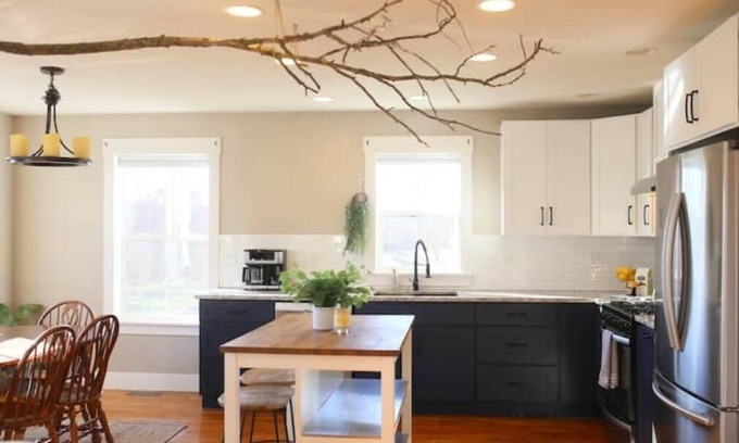 Lovettsville House | Sunset View Bungalow