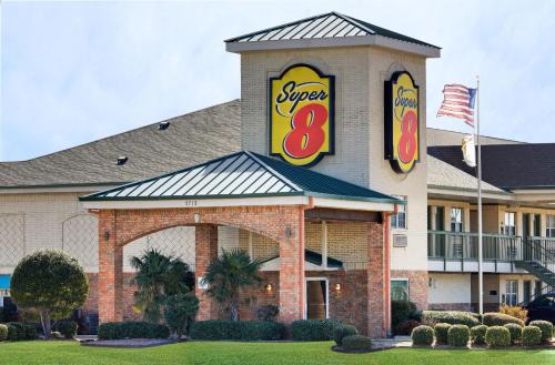 South Arlington Hotel | Super 8 by Wyndham Arlington Near AT&T Stadium