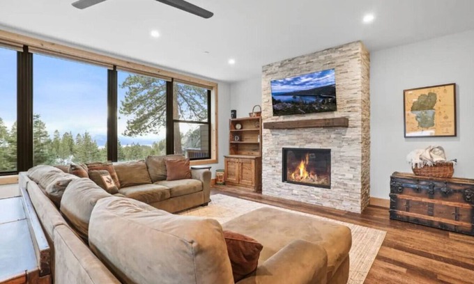 Tahoe Village House | Superb Ski Haus | Near Heavenly & Views | Sleeps 8