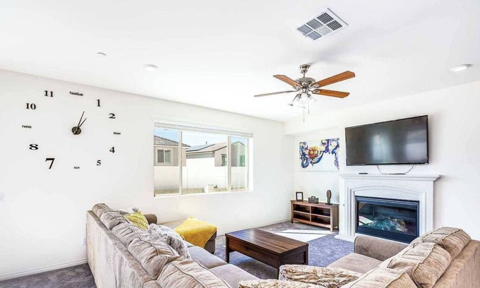 Jurupa Valley House | Sweeping Views on June Mountain Wy #41243