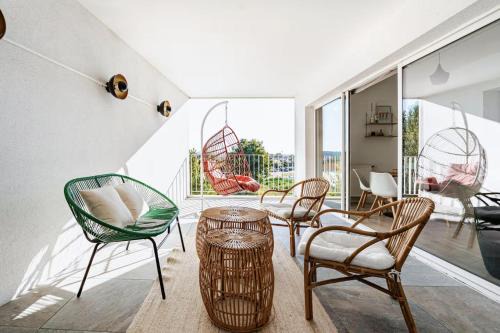 Begles Apartment | T2 avec grande loggia couverte & parking privé au pied du tram C vers Gare St-Jean