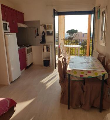 Saint-Pierre-la-Mer Apartment | T2 vue mer avec parking privé
