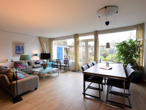 Essesteijn House | Terrace Apartment with Lush Garden