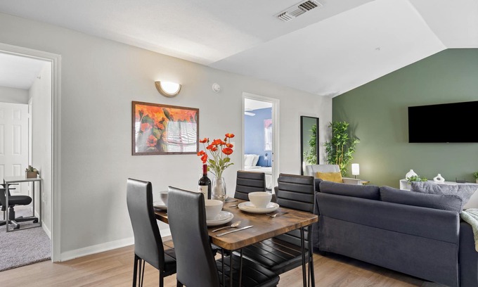Pleasant Valley Apartment | The Avocado: Pool, Gym, Sleeps 12 - Near ACL, Downtown Austin & Barton Springs