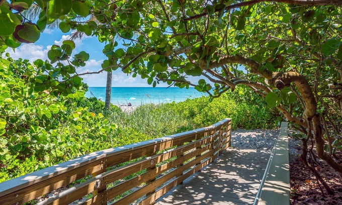 Juno Beach Condo | The Beach Villa in Juno! 3-Steps to the Beach