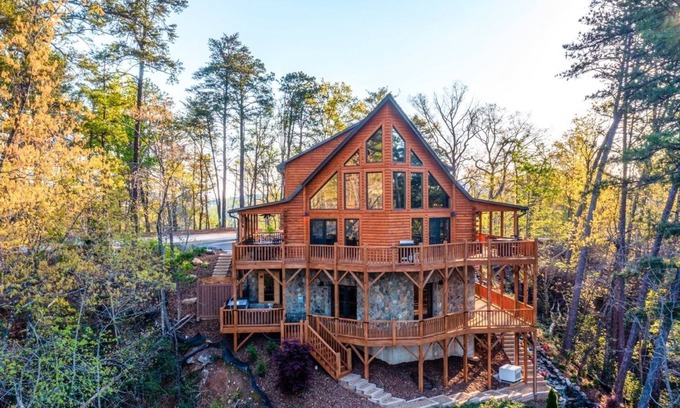 Garner Cove Cabin | The Bears Castle - Fire Pit, Hot Tub!