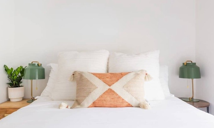 Prince Edward Apartment | The Birch Suite at Portage House in Picton